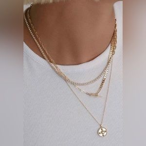 Brand new 18K gold plated necklace with crystal
